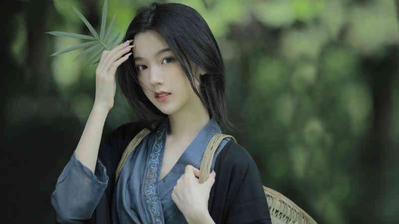 上海地铁一男子摸女乘客隐私部位 还往其他女孩旁边靠